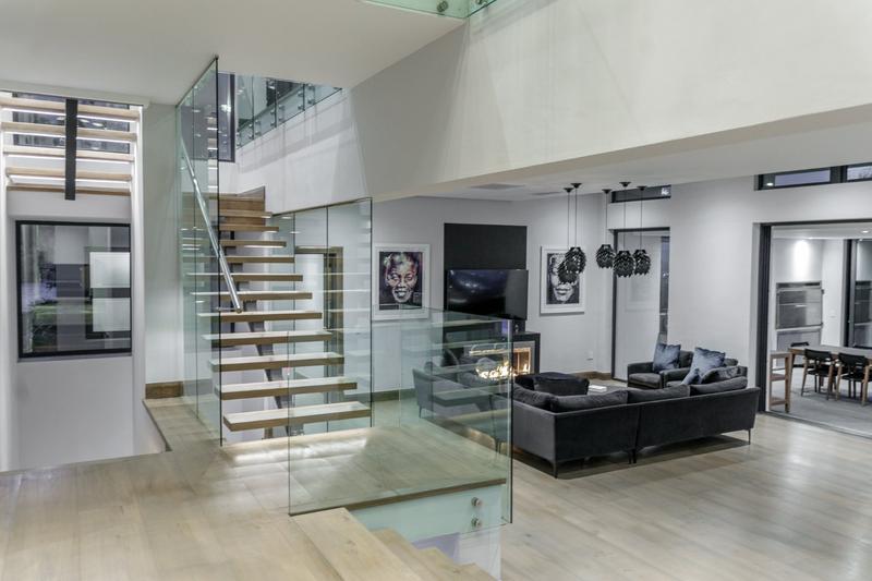 To Let 7 Bedroom Property for Rent in Zwaanswyk Western Cape